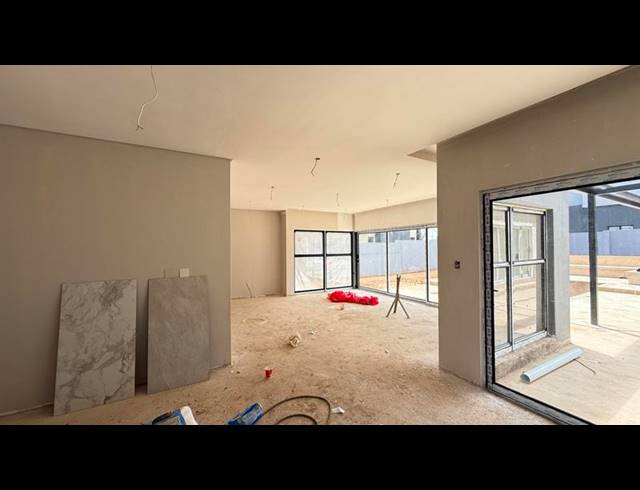 5 BEDROOM HOUSE FOR SALE IN MIDSTREAM HEIGHTS